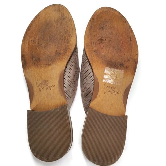 Crown Vintage Lacertae Light Tan Perforated Closed Almond-Toe Flat Mule Slides - Picture 10 of 11